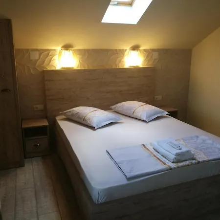 Pensiunea Dely_cios Guest house 3*